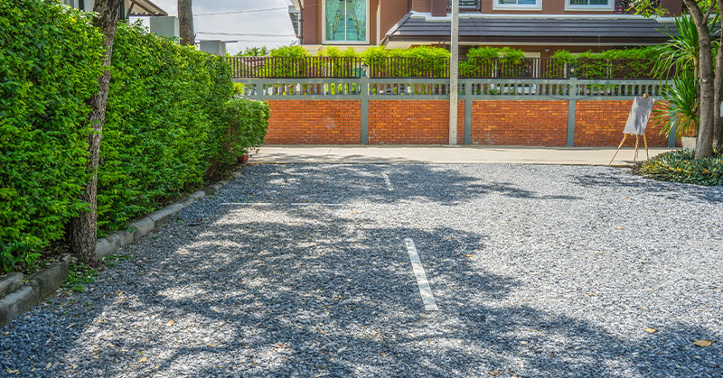 Crushed-Asphalt-vs.-Gravel-Driveways